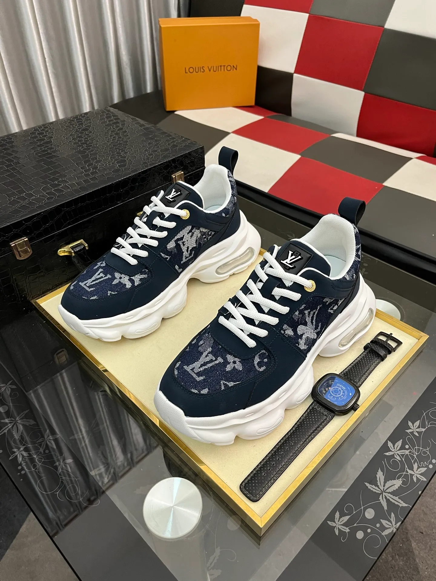 Men's shoes 💰458⌚️⌚️LV Louis Vuitton. The latest trendy casual shoes are popular in physical stores in sizes 38-44. New spring and summer comfortable imported custom original cowhide, unique jacquard fabric element design. Paired with sheepskin lining, Lv original bottom, [taiyang][taiyang] high-end packaging and high quality💪Details determine the quality, you can enter and leave the counter at will, welcome to compare🇮🇹